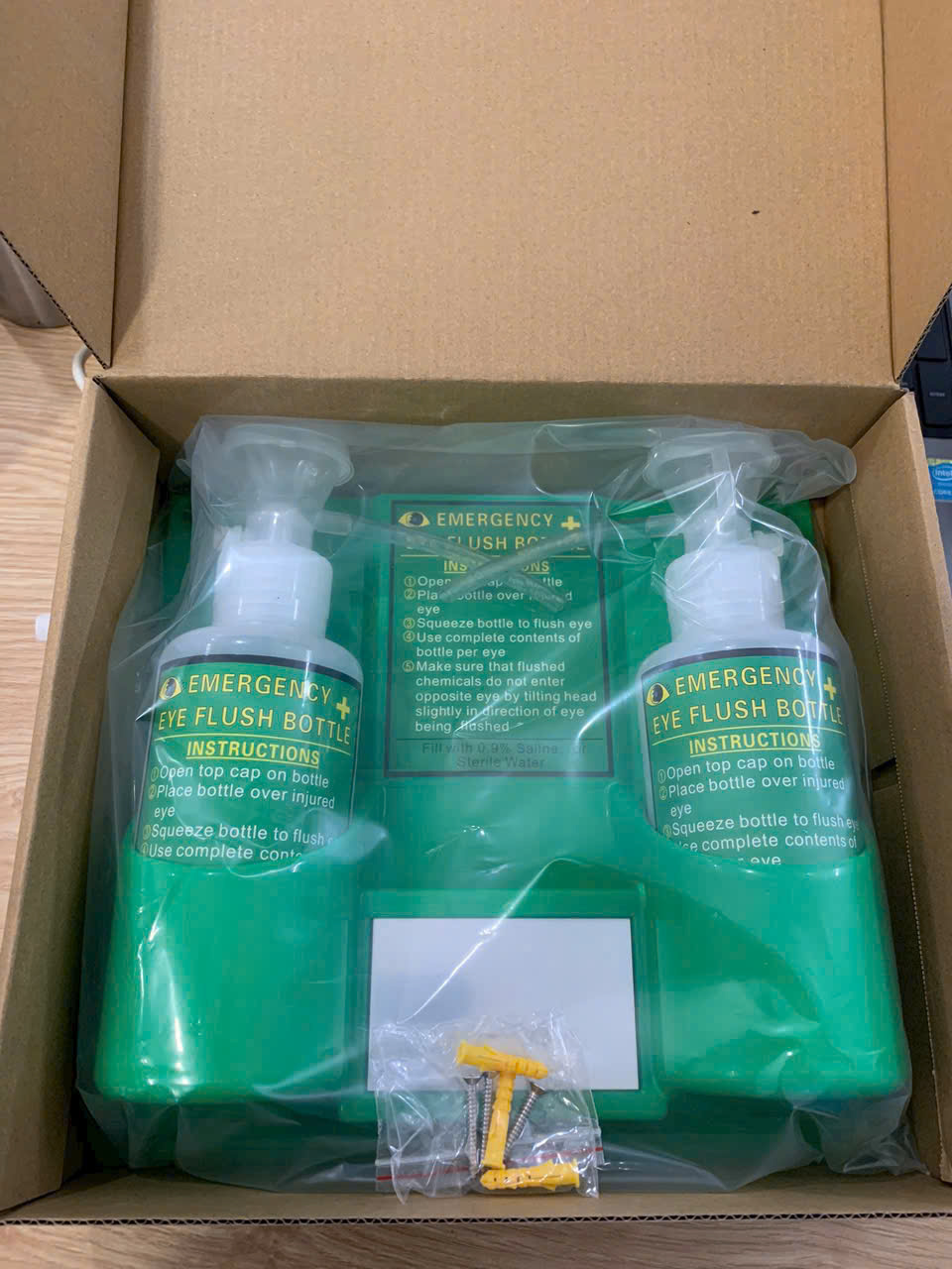 BÌNH RỬA MẮT KHẨN CẤP DI ĐỘNG