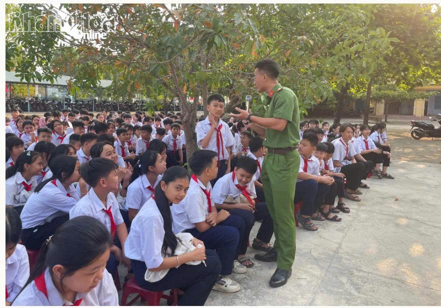 Hơn 400 giáo viên, học sinh tìm hiểu kỹ năng phòng cháy, chữa cháy